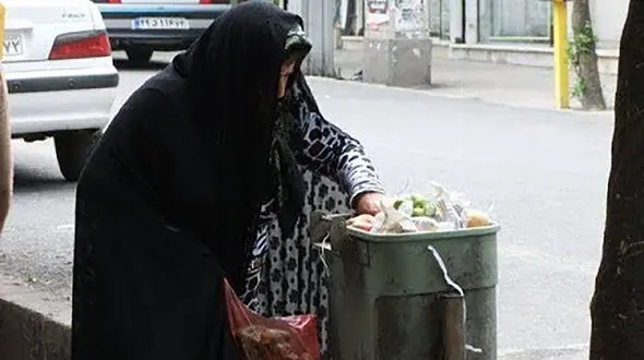 این زن و مرد زباله گردهای میلیاردر بودند ! / اسکناس های بسته بندی شده داخل کیسه های زباله !