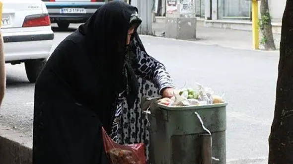 این زن و مرد زباله گردهای میلیاردر بودند ! / اسکناس های بسته بندی شده داخل کیسه های زباله !