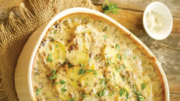 دستور تهیه پای همبرگری با سس قارچ / یک وعده شام مقوی