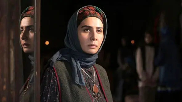 تغییرات جذاب سارا والیانی بازیگر نقش آسیه در سریال گیلدخت در ۳۸ سالگی در آغوش پسرش! / خانم بازیگر چه قدر در واقعیت متفاوت است