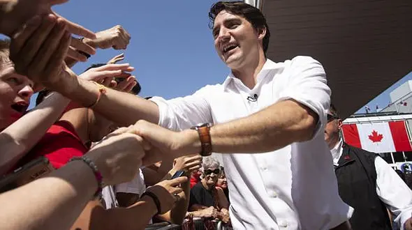 جاستین ترودو نخست وزیر کانادا به آزار یک زن متهم شد + عکس