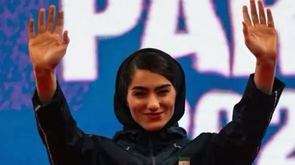 نگاهی به استایل صورتی و دخترانه آتوسا گلشادنژاد دختر طلایی ایران +عکس/ چه استایل شیکی برای فصل سرده