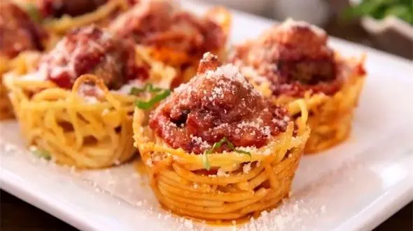 مافین اسپاگتی با پنیر 