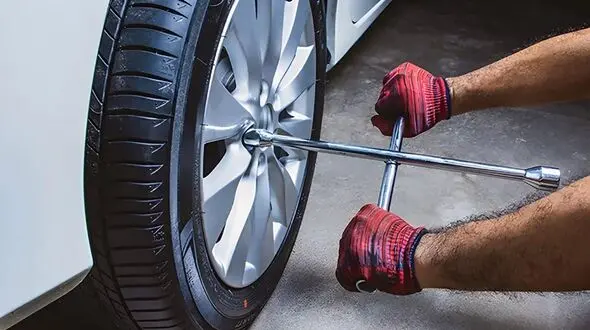 آچار چرخ خودرو کجاست و چگونه از آن استفاده کنیم؟