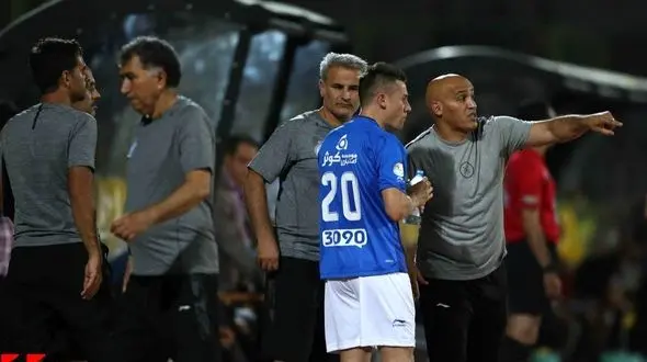 انتقاد شدید بازیکنان استقلال از افتخاری و توفیقی جلوی چشم منصوریان!