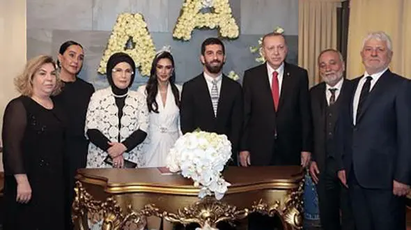 مراسم ازدواج ساده بازیکن بارسلونا!