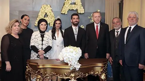 مراسم ازدواج ساده بازیکن بارسلونا!