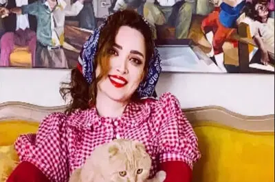عکس ها / چیدمان و دکوراسیون خانه خوشرنگ بهنوش طباطبایی  / معروفترین عکسش را روی این مبلمان انداخت