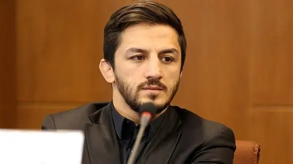 پا فشاری نایب رییس فدراسیون کشتی به استعفا / دبیر قید رفیقش را می‌زند