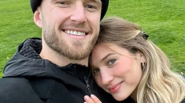 هشدار به همسران بازیکنان فوتبال، لباس کوتاه نپوشید !