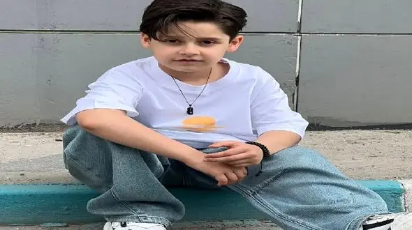 فیلم آواز  باشکوه و شاد  پسر بچه خوش تیپ با آهنگ بندری ! / رقصش هم دلتان را می برد !