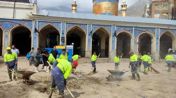 فیلم پاکسازی ضریح و صحن امام زاده داوود سه روز بعد از سیل / ادامه امدادرسانی گسترده نیروهای امدادی