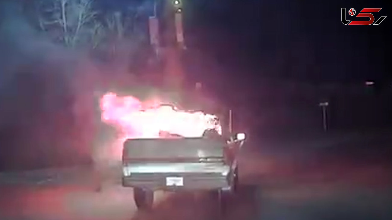 واکنش به موقع افسر پلیس هنگام آتش سوزی خودرو وانت +فیلم