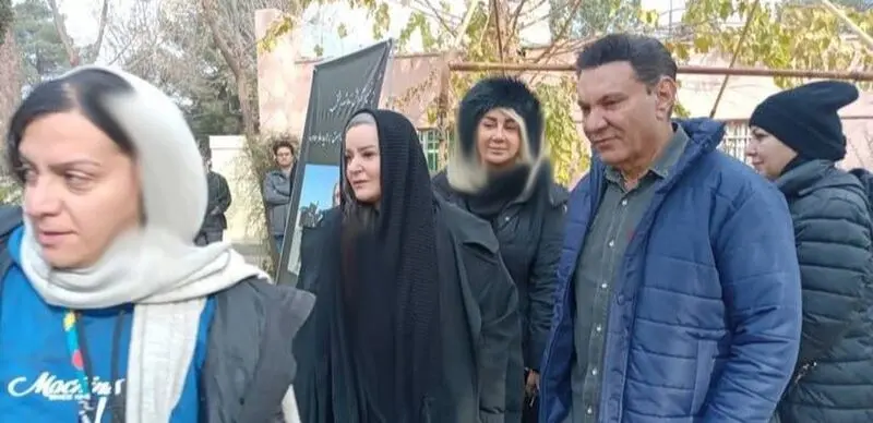 بازیگران و هنرمندان ایرانی در مراسم خاکسپاری حمید طالقانی