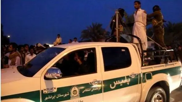 جزئیات تیراندازی در جمعه بازار ایرانشهر/ مرد شرور دستگیر و در شهر گردانده شد+عکس