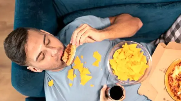 با این 7 تکنیک جالب، پرخوری استرسی را مهار کنید