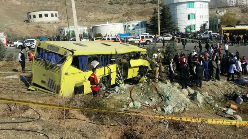 اتوبوس دانشگاه آزاد