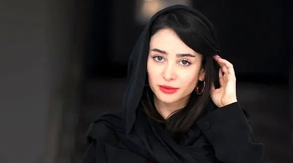 استایل ترندی الناز حبیبی با خاص ترین کیفی که دیده اید! / الناز حبیبی جسورانه ظاهر شد!