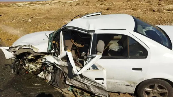 نجات معجزه آسای 7 زن و مرد از 2 خودروی مچاله شده / در اصفهان رخ داد