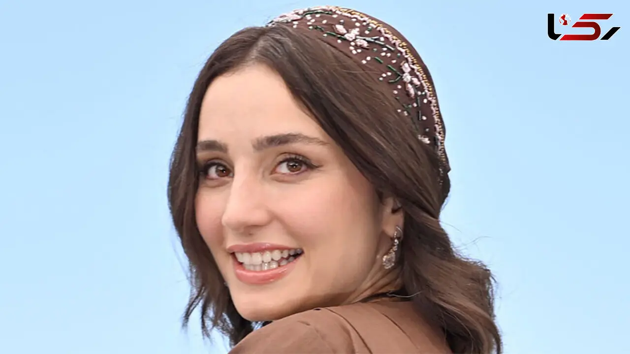 سها نیاستی بازیگر نقش زن و بچه با استایلی متفاوت در یک رویداد خارجی / از استایل تمام رنگ مشی تا کلاه فرانسوی
