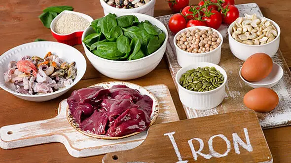 چرا زنان بیشتر به آهن نیاز دارند؟ + این خوراکی‌ ها را بخورید