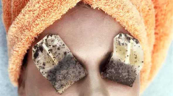 نکات مهم شستشوی چشم با چای برای داشتن دید بهتر