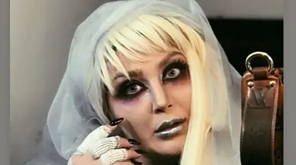 این هیولای زیبا کدام خانم بازیگر معروف است؟ / حدس بزنید!