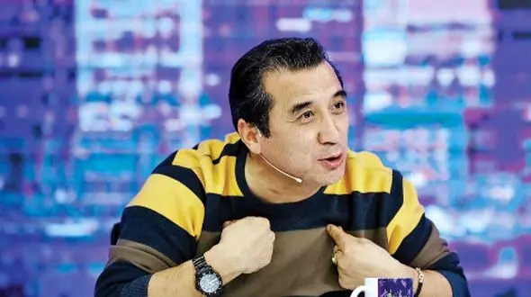 خداداد عزیزی: در مشهد بالا باشی دزدی../، فقیر باشی.../ من با فوتبال به بیشتر از حقم رسیدم چون فقط 4 کلاس درس خوانده‌ام و...