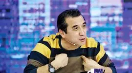 خداداد عزیزی: در مشهد بالا باشی دزدی../، فقیر باشی.../ من با فوتبال به بیشتر از حقم رسیدم چون فقط 4 کلاس درس خوانده‌ام و...