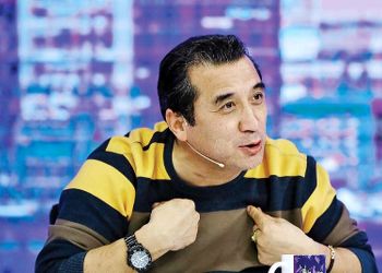 خداداد عزیزی: در مشهد بالا باشی دزدی../، فقیر باشی.../ من با فوتبال به بیشتر از حقم رسیدم چون فقط 4 کلاس درس خوانده‌ام و...