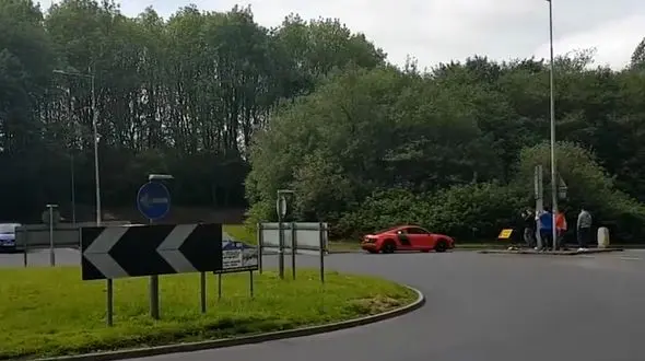 تصادف شدید ماشین لوکس با درخت + فیلم