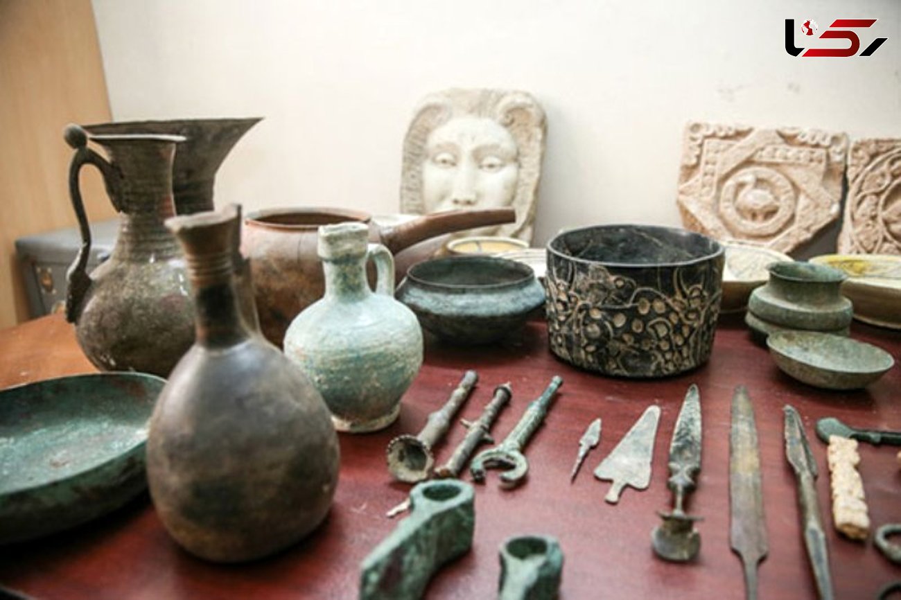 اشیای دوره ساسانی از قاچاقچیان در دشتستان کشف شد 
