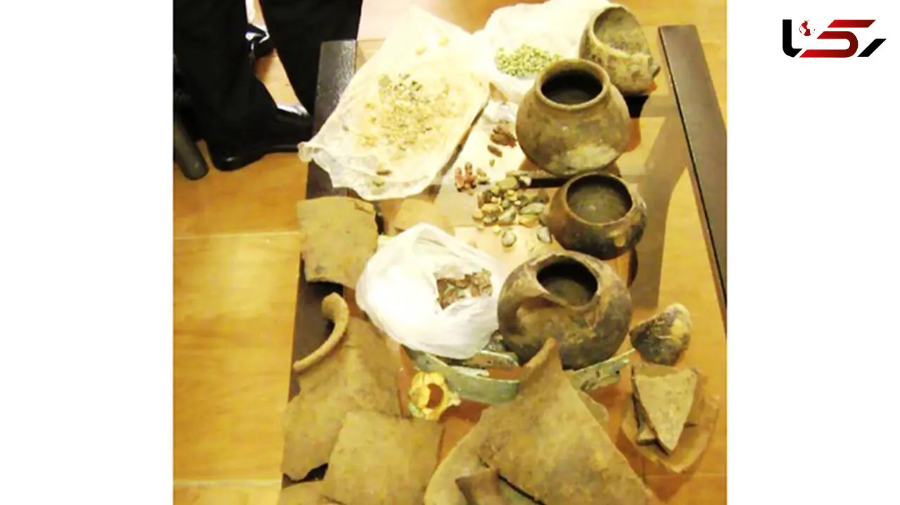 کشف ۳۵۰ شی باستانی و تاریخی در پارس آباد 