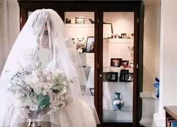 نگاهی به جشن عروسی مجلل و باشکوه خواهر ساره بیات و همسر فوتبالیستش رضا قوچان نژاد در هلند/ طراحی کیک مراسم معرکه‌ است