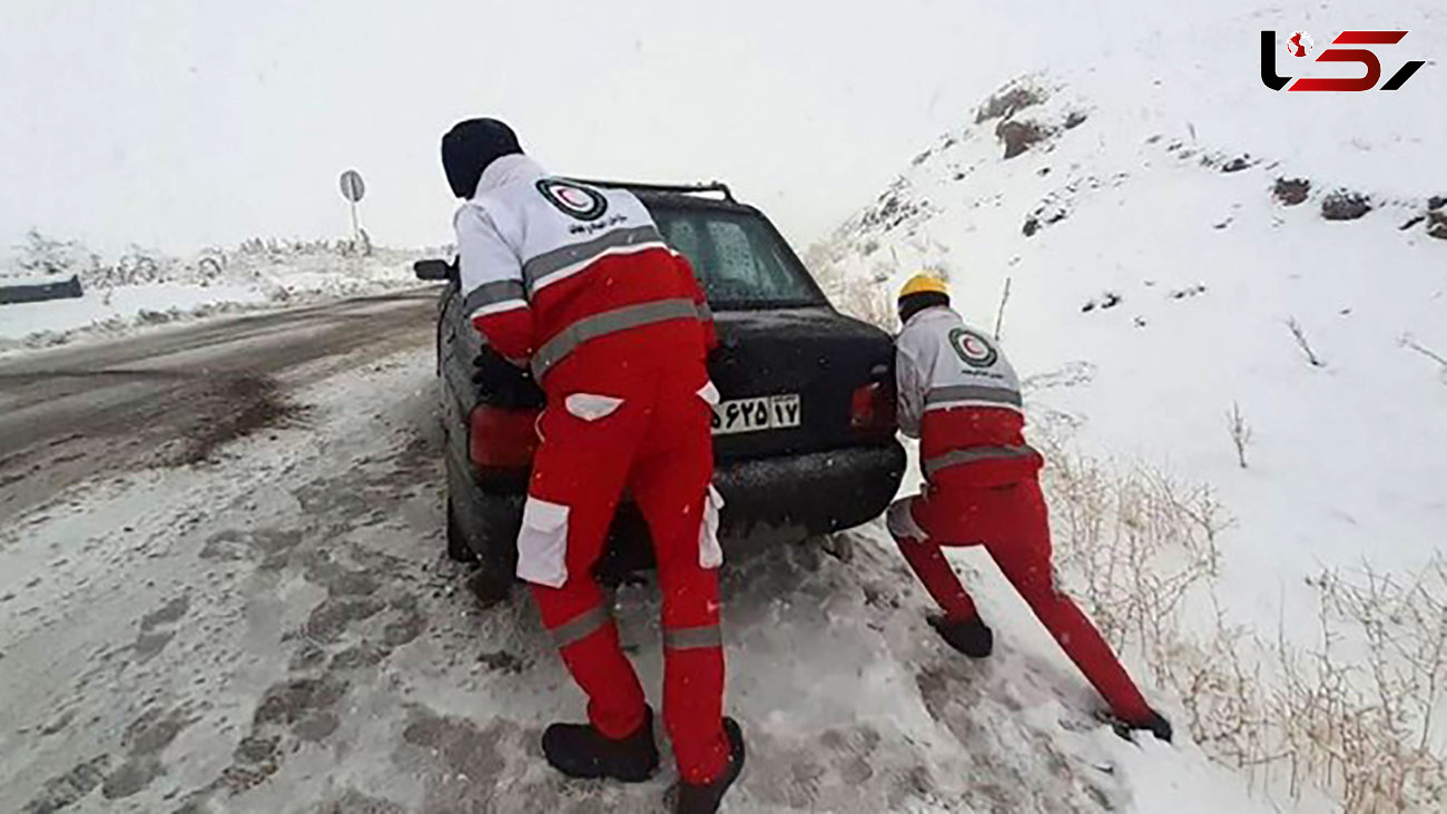  امدادرسانی به 18 خودروی گرفتار در برف شهرستان «بن»