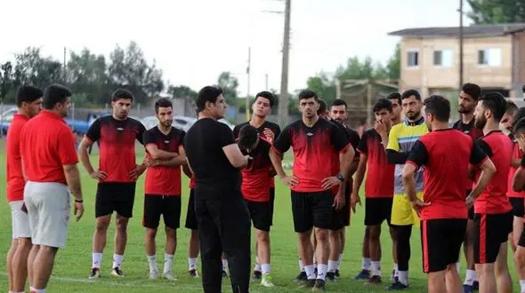 جزییات کتک خوردن سرمربی تیم لیگ برتری توسط دلال بازیکن / دماغش شکست + اطلاعیه