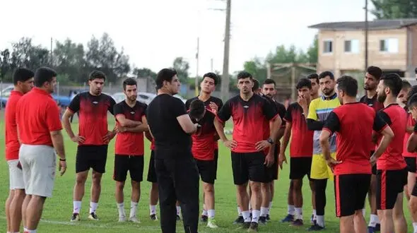 جزییات کتک خوردن سرمربی تیم لیگ برتری توسط دلال بازیکن / دماغش شکست + اطلاعیه