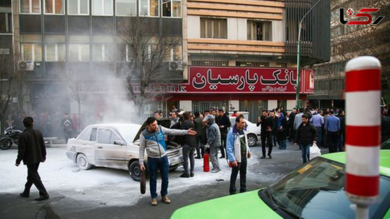 آتش سوزی خودرو در میدان هفتم تیر+عکس 