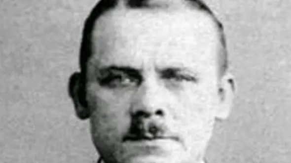 ماجرای قاتل زنجیره ای که فکر می‌کرد خون آشام است! + عکس
