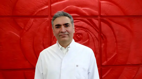 فیلم / زنان ایرانی بینی کدام خانم بازیگر را دوست دارند؟ / دکتر عباسی از تغییر نگرش دختران ایرانی به سمت نچرال بودن گفت ...