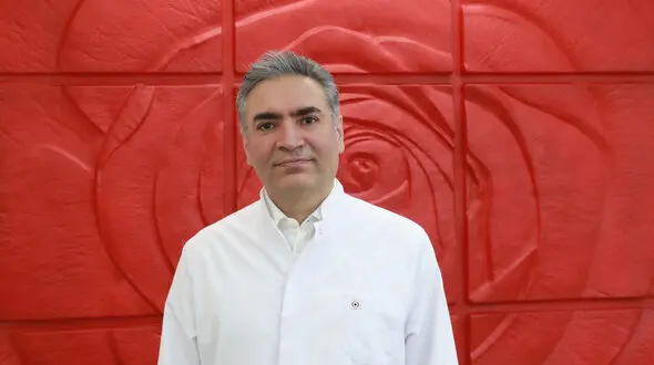 فیلم / زنان ایرانی بینی کدام خانم بازیگر را دوست دارند؟ / دکتر عباسی از تغییر نگرش دختران ایرانی به سمت نچرال بودن گفت ...