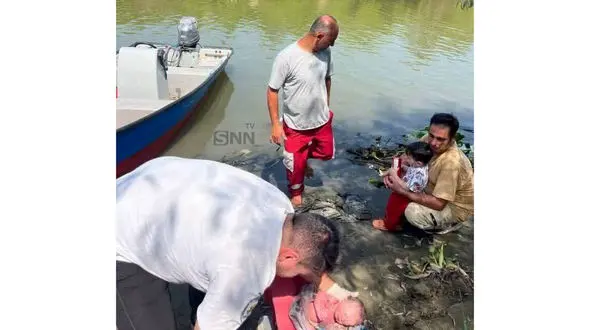 نوزاد عجول زن مسافر روی قایق به دنیا آمد