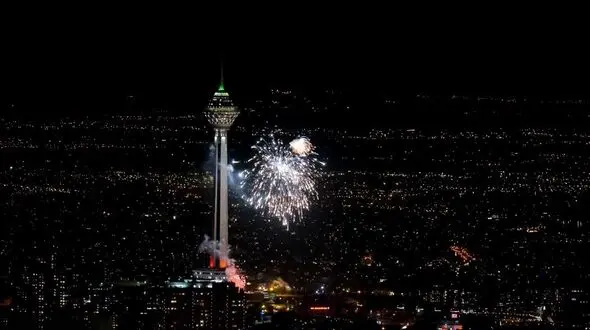 شب زیبا در برج میلاد به مناسبت سالگرد انقلاب اسلامی + عکس