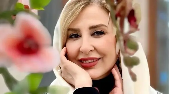 فیلم / نگاهی به چیدمان دل انگیز خانه مرجانه گلچین برای عید امسال / از مبلمان شاهانه و مدرن تا اتاق حماسه ای و  لوسترهای اعیانی