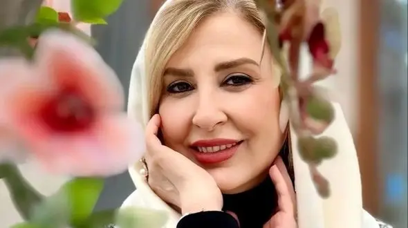 فیلم / نگاهی به چیدمان دل انگیز خانه مرجانه گلچین برای عید امسال / از مبلمان شاهانه و مدرن تا اتاق حماسه ای و  لوسترهای اعیانی