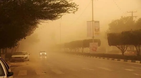 طوفان و گرد و خاک در راه استان یزد