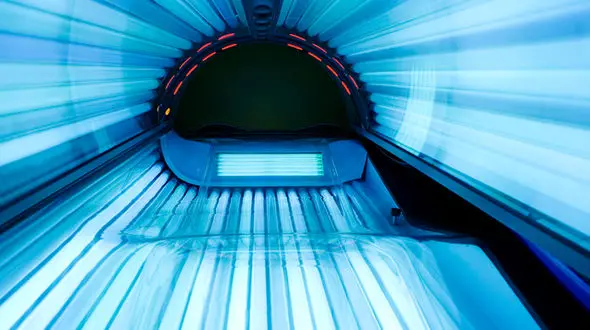 سمیرا برای درآمد بیشتر مشتریانش را داخل اتاقک‌های سرطان می برد