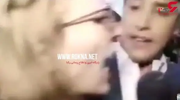 کوبیدن مشت به صورت خبرنگار همزمان با تهیه گزارش زنده تلویزیونی از تجمع زنان ! + فیلم 