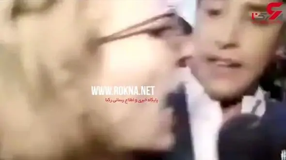 کوبیدن مشت به صورت خبرنگار همزمان با تهیه گزارش زنده تلویزیونی از تجمع زنان ! + فیلم 