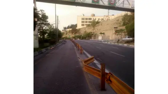 حادثه صبحگاهی در اتوبان امام علی / برخورد نیسان با گاردریل + عکس